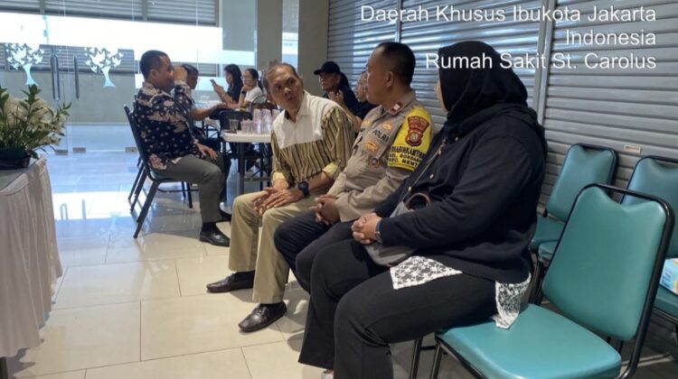 Bhabinkamtibmas Gondangdia Melayat ke Rumah Duka Ketua RT 10 Rw 02 Gondangdia