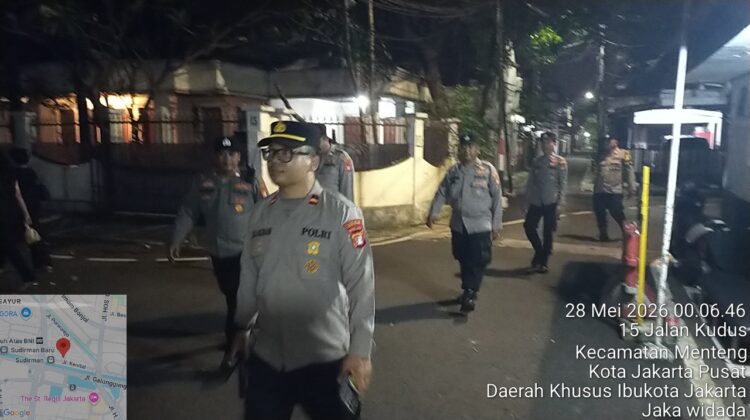 Patroli Jalan Kaki di Jalan Kendal dan Purwodadi, Polsek Metro Menteng Antisipasi Guankamtibmas