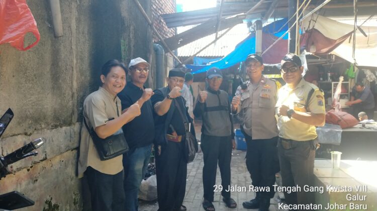 Monitoring Pemotongan Hewan Qurban Idul Adha 1447 H, Polisi dan Tokoh Masyarakat Jaga Situasi Tetap Kondusif di Pasar Gembrong