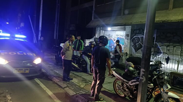 Tengah Malam Aman” Dengan Patroli Blue Light Sawah Besar Bubarkan Kerumunan Bermotor di Gunung Sahari Raya