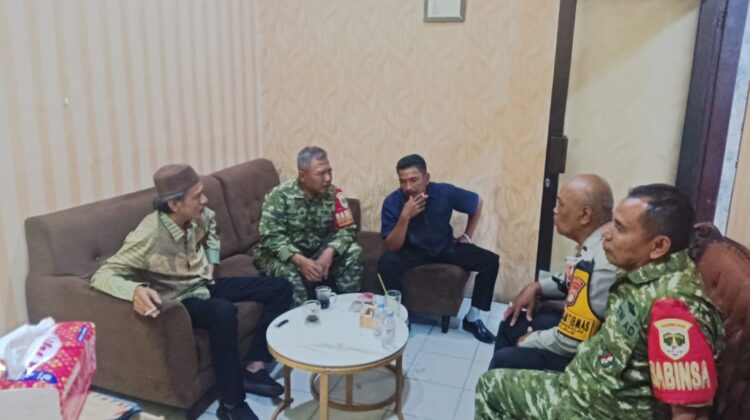 Babinsa Cukanggalih Komsos dengan Tiga Pilar Bahas Kamtibmas