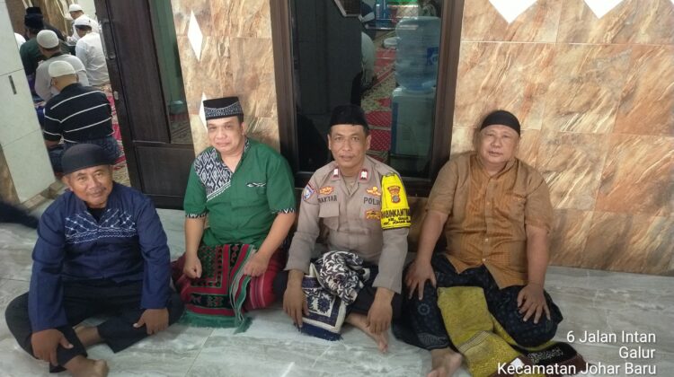 Sholat Jumat dan Sambang Warga, Bhabinkamtibmas Galur Perkuat Sinergi Kamtibmas
