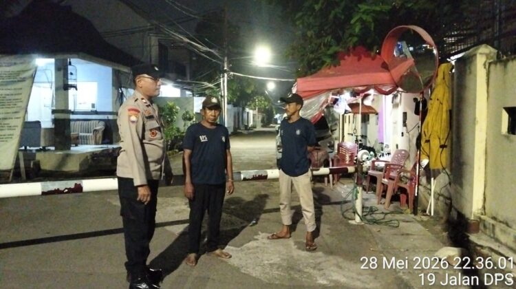 Patroli Malam, Bhabinkamtibmas Johar Baru Aktifkan Poskamling dan Perkuat Kewaspadaan Warga