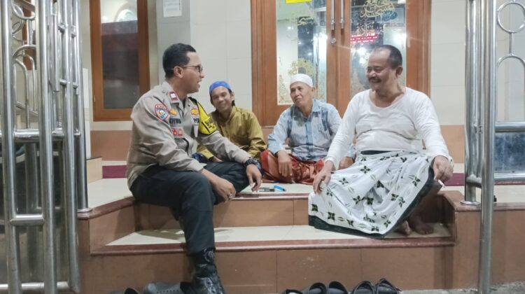Sinergi Tengah Malam Jaga Kampung Rawa Tetap Kondusif, Polisi Sambangi Warga dan Tokoh Lingkungan