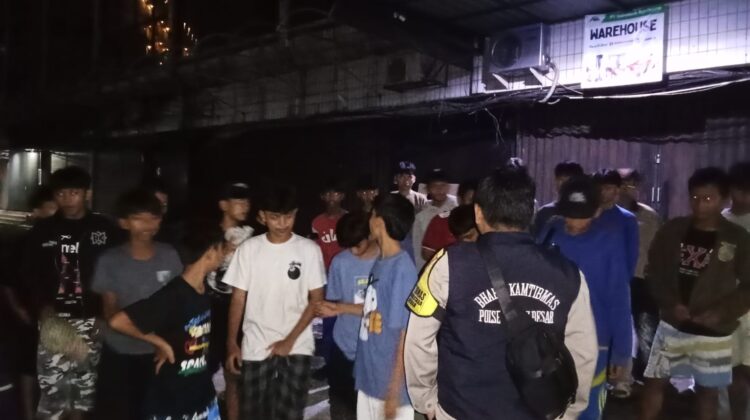 Himbauan Tegas Bhabinkamtibmas Gunung Sahari Utara Bubarkan Tongkrongan Remaja” Cegah Tawuran