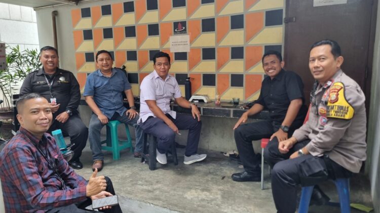 Bhabinkamtibmas Karet Tengsin Ajak Security Hotel Sahid City Waspadai Jam Rawan Kejahatan
