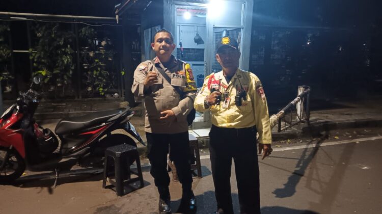 Patroli Sambang Satkamling, Bhabinkamtibmas Pegangsaan Perkuat Keamanan Lingkungan Menteng