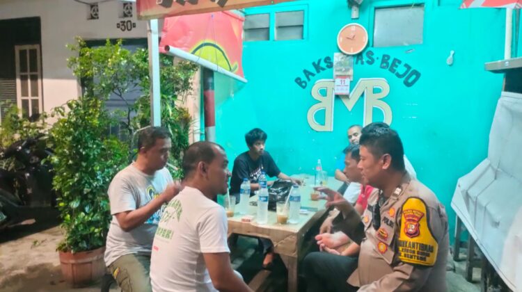 Sambang Malam di Kebon Sirih, Bhabinkamtibmas Perkuat Peran Warga Jaga Kamtibmas