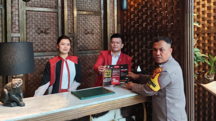 Bhabinkamtibmas Bendungan Hilir Sampaikan Pesan Kamtibmas kepada Tamu Asing di Hotel The Orient Jakarta