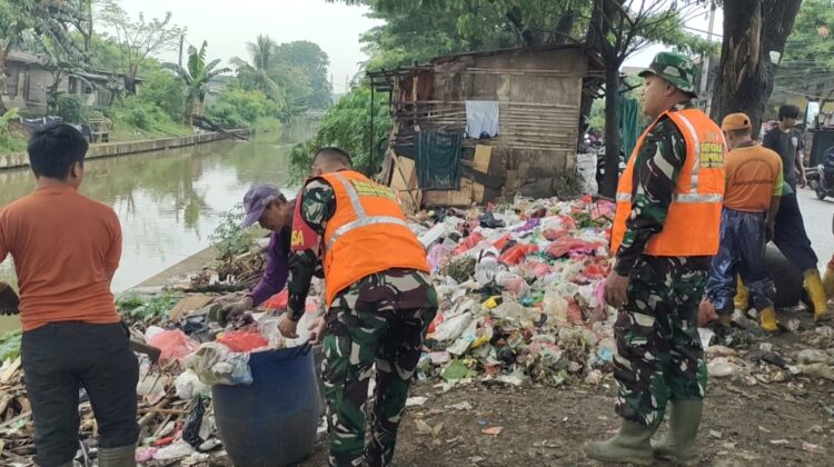 Sampah Menumpuk di Sepatan Bukan Sehari Dua Hari, Satgas Kodim Akhirnya Turun