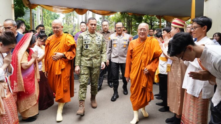 Pangdam Jaya Hadiri Perayaan Hari Raya Waisak di Buddhist Center Jakarta Barat