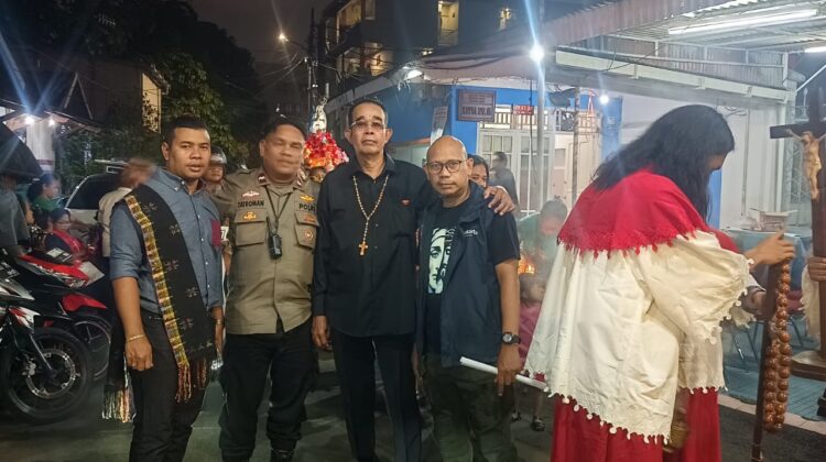 Bhabinkamtibmas Senen Bantu Pengamanan Doa Rosario Pesta Santa Perawan Maria di Kwini