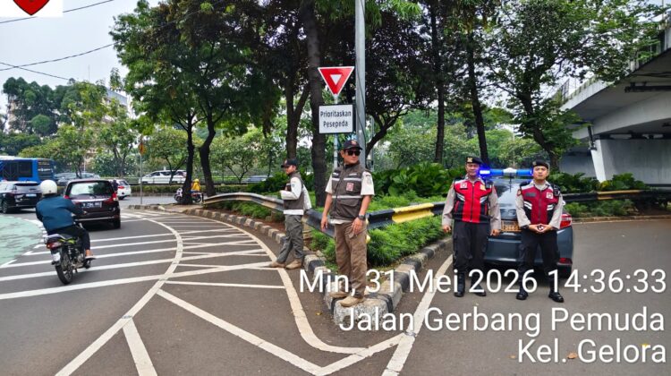 Patroli Mobile Patko 1053 pada Minggu Siang Hari Hadirkan Rasa Aman bagi Masyarakat di Kawasan Gelora