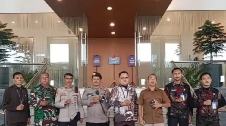 Pengamanan Humanis Polsek Metro Menteng Jaga Kelancaran Ibadah Minggu di Gedung Annex Building
