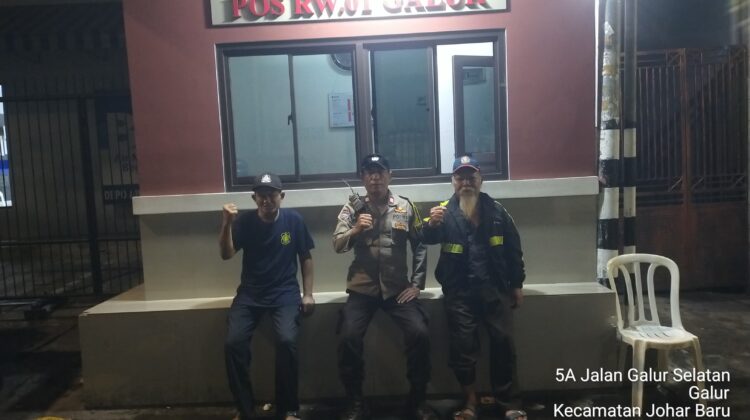 Perkuat Keamanan Lingkungan, Bhabinkamtibmas Sambangi Pos Kamling RW 01 Galur