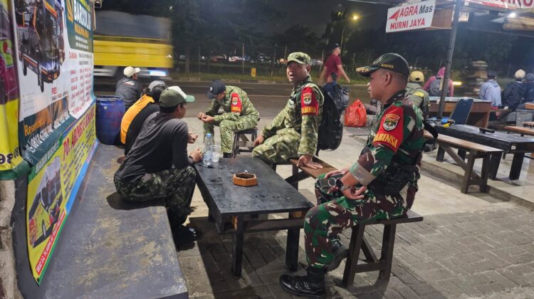 Patroli Gabungan TNI-Polri dan Komponen Masyarakat Sisir Ciracas, Warga Merasa Lebih Aman