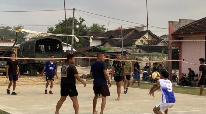 
					Satgas TMMD dan Pemuda Desa Godo Pererat Kebersamaan Lewat Olahraga Sore
