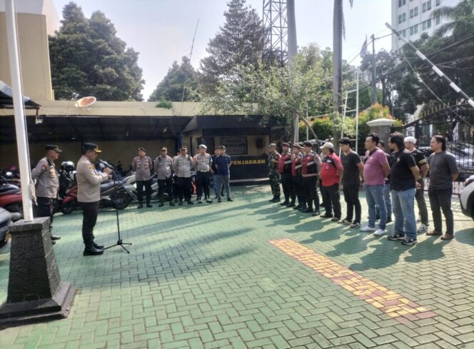 
					Kapolsek Sawah Besar Pimpin Apel Siaga Antisipasi Dampak Hasil Pertandingan Persija vs Persib