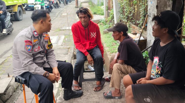 Patroli dan DDS Bhabinkamtibmas Bendungan Hilir, Sampaikan Pesan Kamtibmas kepada Juru Parkir