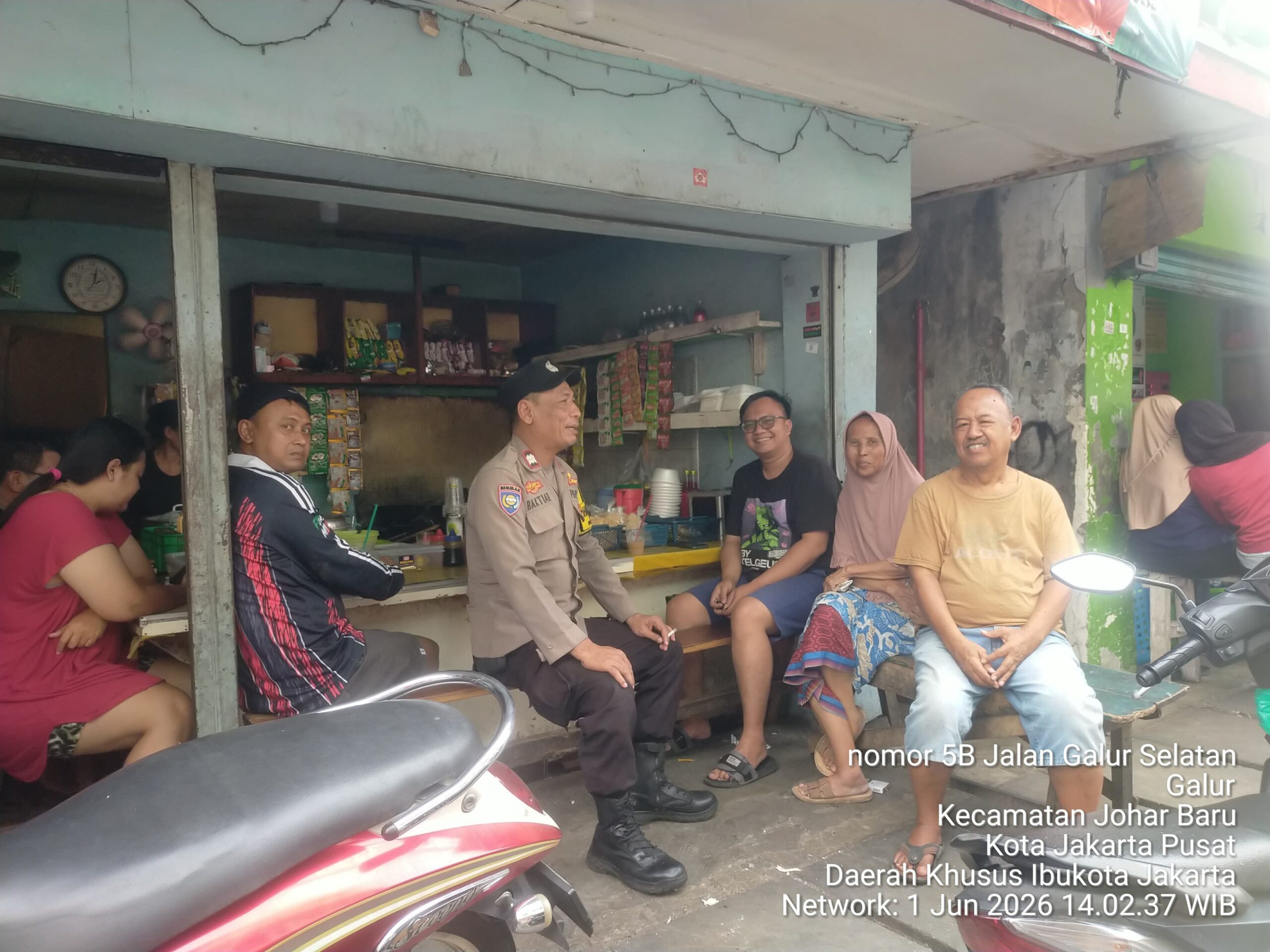 Patroli dan Sambang Polsek Johar Baru Perkuat Sinergi Kamtibmas Bersama Warga Galur