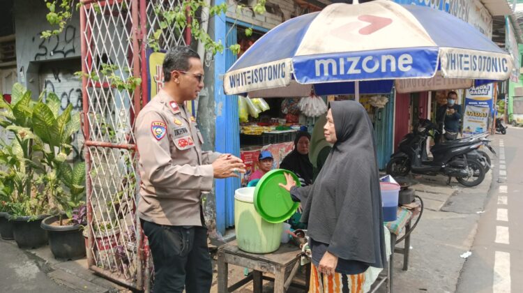 Bangun Ketahanan Lingkungan dari Tingkat RT, Bhabinkamtibmas Kampung Rawa Gencarkan Cooling System