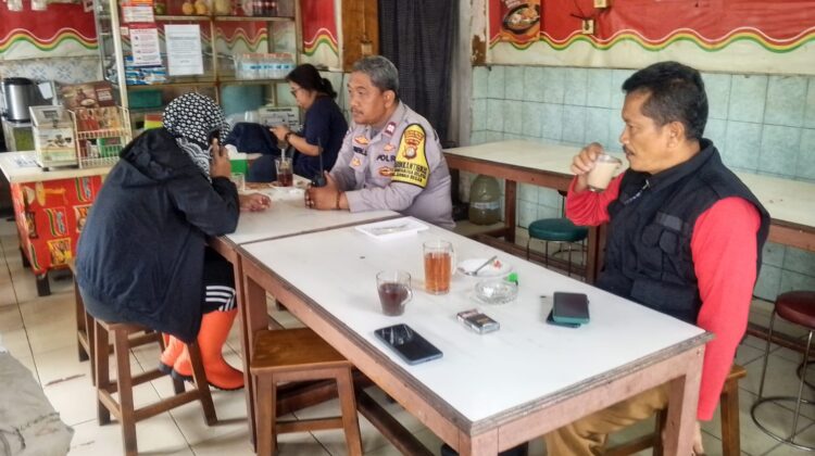 Bhabinkamtibmas Sambangi UMKM Mangga Dua Selatan, Perkuat Kamtibmas Warga