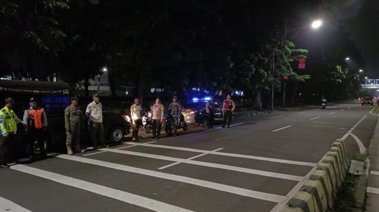 Patroli Tengah Malam, Polsek Sawah Besar Perkuat Strong Poin Dan Pengamanan di Gunung Sahari Raya