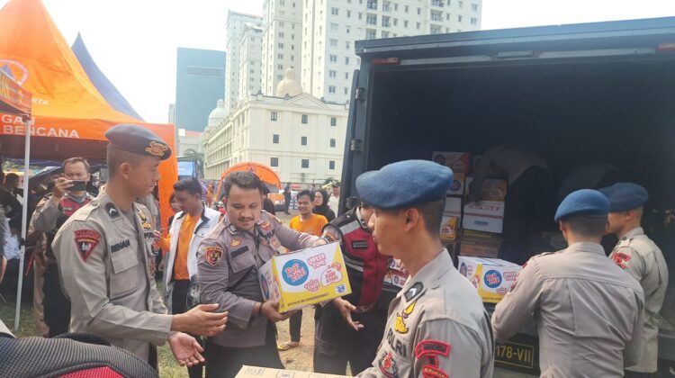 Ro Log Polda Metro Jaya Salurkan Bantuan untuk Korban Kebakaran Kemayoran