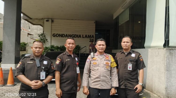 Sambang Gedung Perkantoran, Bhabinkamtibmas Cikini Perkuat Kewaspadaan Keamanan