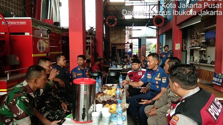 Cegah Musibah Sejak Dini, Polisi dan Tiga Pilar Gencarkan Edukasi Antisipasi Kebakaran di Johar Baru
