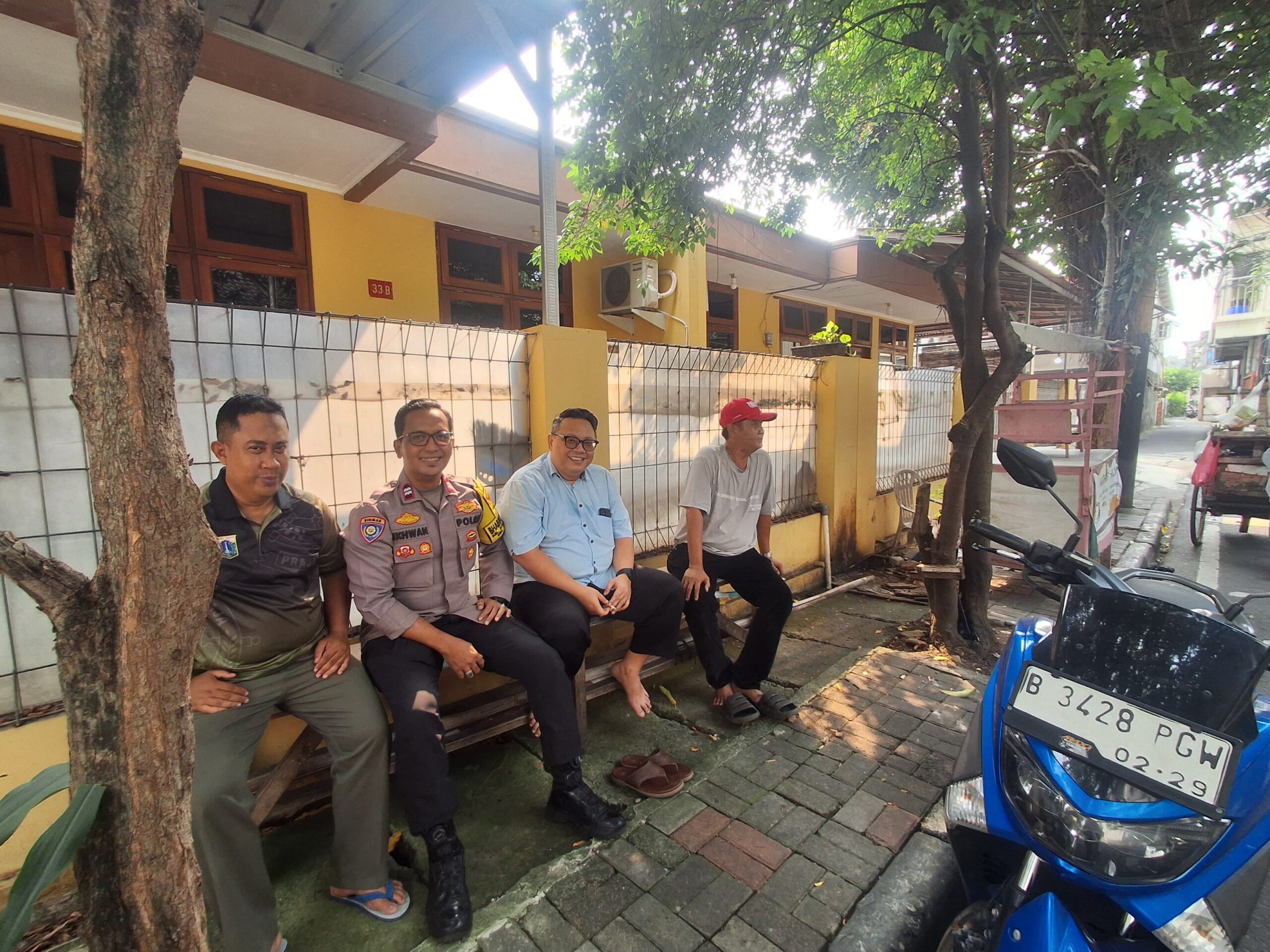 Cooling System dan Sambang Wilayah, Bhabinkamtibmas Kampung Rawa Ajak Warga Jaga Kondusivitas Lingkungan