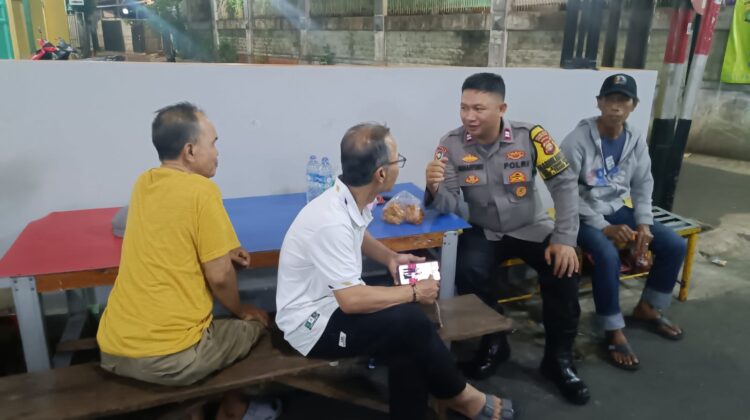 Bhabinkamtibmas Kebon Kacang Ajak Petugas Kamling RW 05 Aktif Jaga Kondusivitas Wilayah