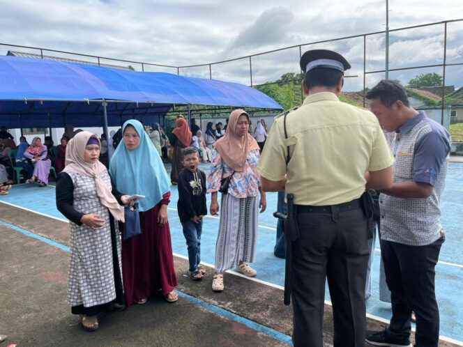 
					Satpam BRI BO Labuan Berikan Pelayanan Tulus kepada Penerima PIP