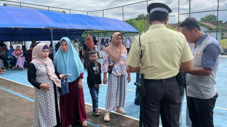 Satpam BRI BO Labuan Berikan Pelayanan Tulus kepada Penerima PIP