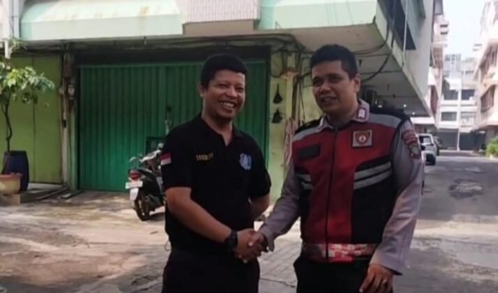 Patroli Jalan Kaki Unit Samapta di komplek Perekonomian Bergabung Dengan SATPAM” Perkuat Keamanan Di Ruko 55