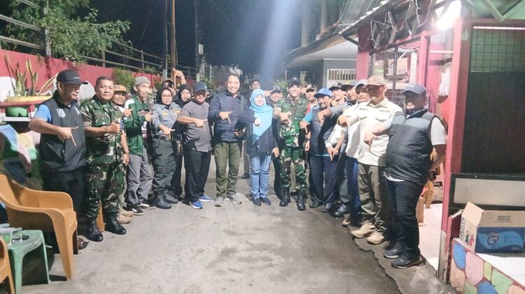 Babinsa Koramil 05/Kramatjati-Makasar dan Warga Gelar Patroli Malam Perkuat Kamtibmas di Halim Perdanakusuma