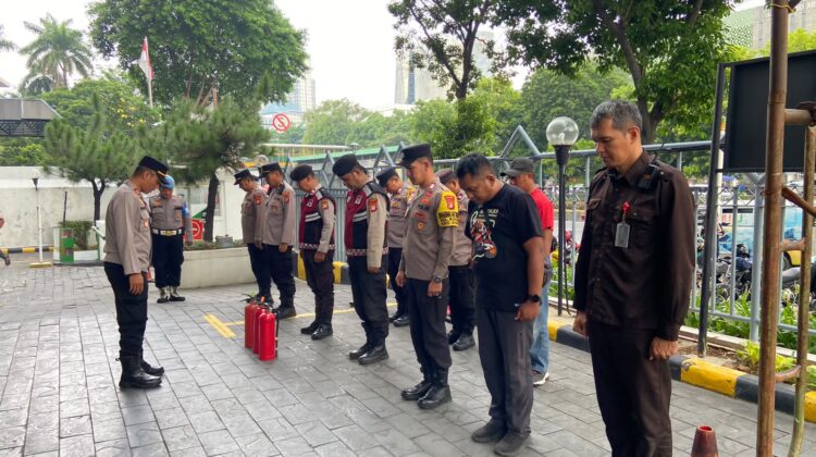 Mahasiswa Akan Demo di PT Arminareka Salemba, Polisi Siagakan 15 Personel Pengamanan