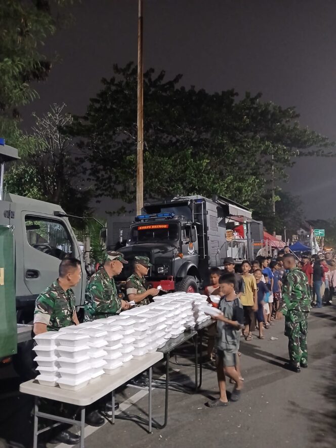 
					Prajurit Bekangdam Jaya Tak Kenal Lelah Sediakan Makanan bagi Korban Kebakaran Kemayoran