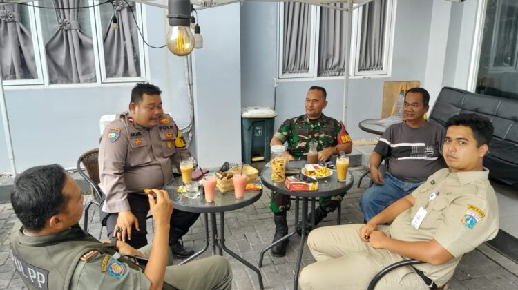Sinergitas Tiga Pilar dan Bhabinkamtibmas Perkuat Keamanan Lingkungan di RW 07 Petamburan