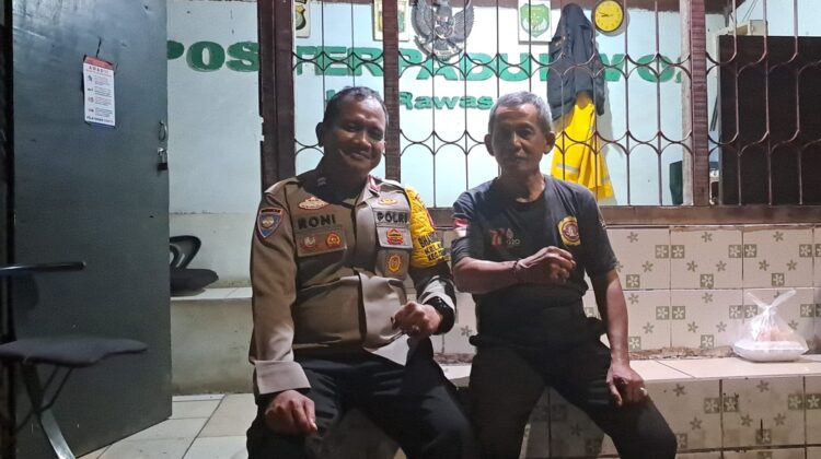 Bhabinkamtibmas Rawasari Sambangi Pos Satkamling, Perkuat Kewaspadaan Warga Cegah Curanmor dan Gangguan Kamtibmas