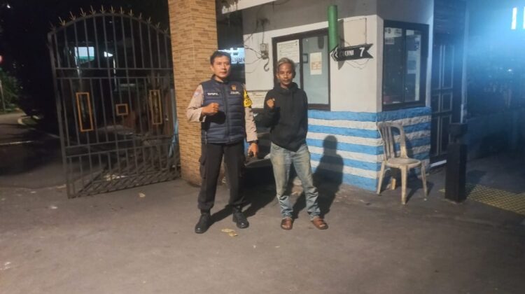 Bhabinkamtibmas Cikini Tingkatkan Kewaspadaan Warga Lewat Sambang Satkamling