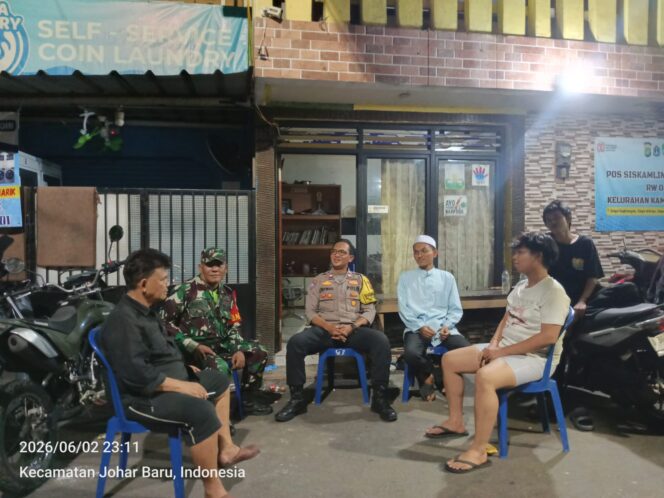 
					Satkamling Tetap Siaga, Polisi dan TNI Perkuat Pengawasan Lingkungan di Kampung Rawa