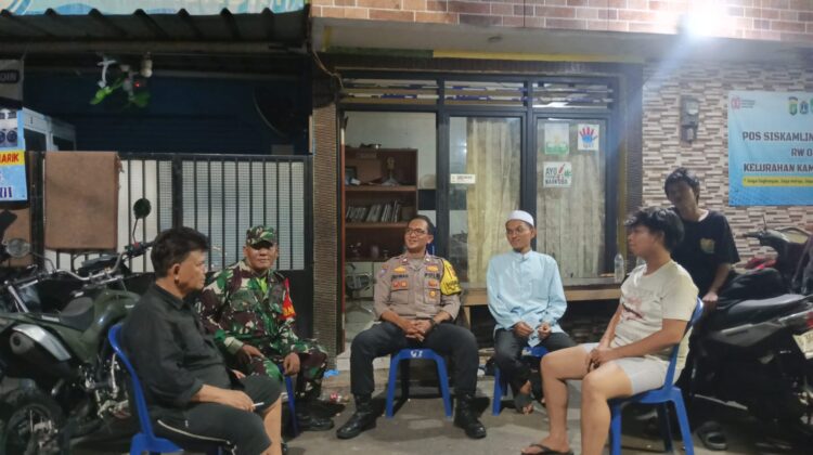 Satkamling Tetap Siaga, Polisi dan TNI Perkuat Pengawasan Lingkungan di Kampung Rawa