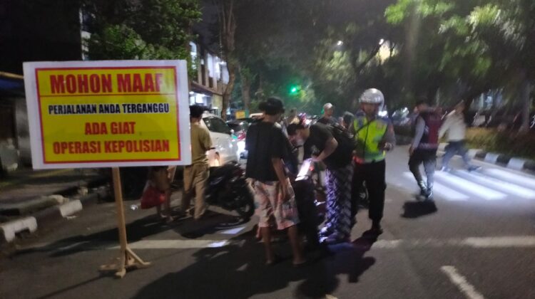 Polsek Senen Gelar Operasi Kejahatan Jalanan, Puluhan Pengendara Diberi Teguran Humanis