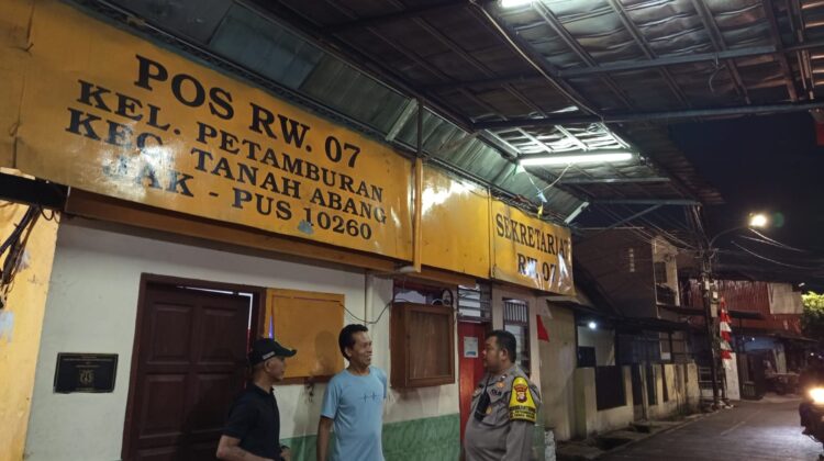 Siskamling RW 07 Petamburan Aktif, Polisi Tekankan Deteksi Dini Gangguan Kamtibmas