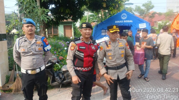 Polwan Jaga Jakarta Salurkan Bantuan Kapolres Metro Jakarta Pusat untuk Korban Kebakaran di Tanah Tinggi