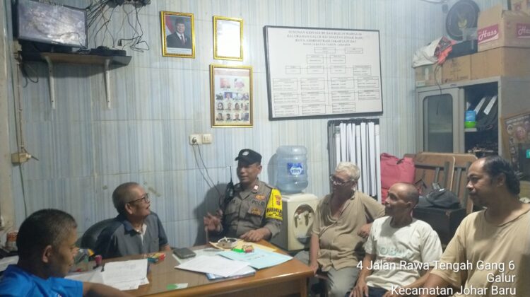 Sambang Pos Kamling RW 06, Bhabinkamtibmas Perkuat Sinergi Warga Jaga Kamtibmas