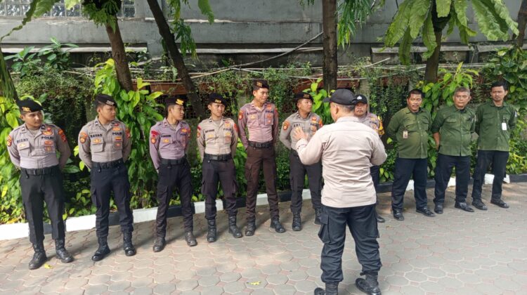 Aparat Gabungan Siaga Amankan Rencana Aksi Dua Kelompok Mahasiswa di Dinas Pertamanan dan Hutan Kota DKI Jakarta