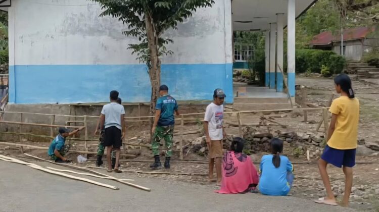 Kolaborasi untuk Rakyat, Yonarmed 12 Kostrad dan Pemkab Malaka Bangun Rumah Layak Huni bagi Warga Kurang Mampu