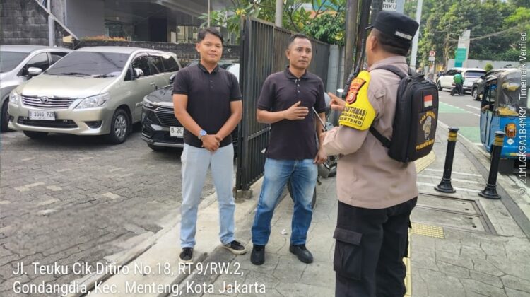 Sambang Kantor Rotaryana, Bhabinkamtibmas Gondangdia Ingatkan Security Waspada Jambret dan Pencurian